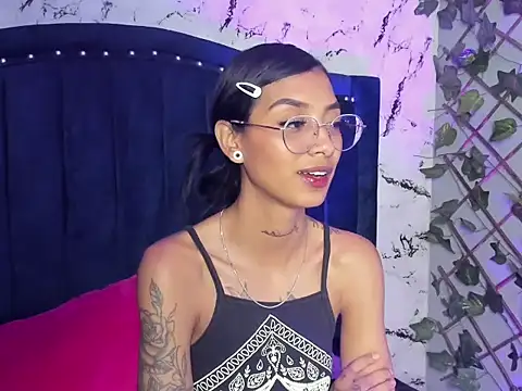 Chatroom XXX en direct de KarlaSlutSkinny__