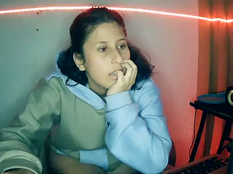 Zoey09's Live Chat Room