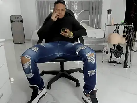 master_leather's Webcam Show