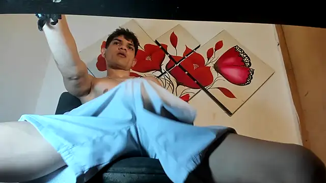 Jesshot_bigcock20cm Show in webcam