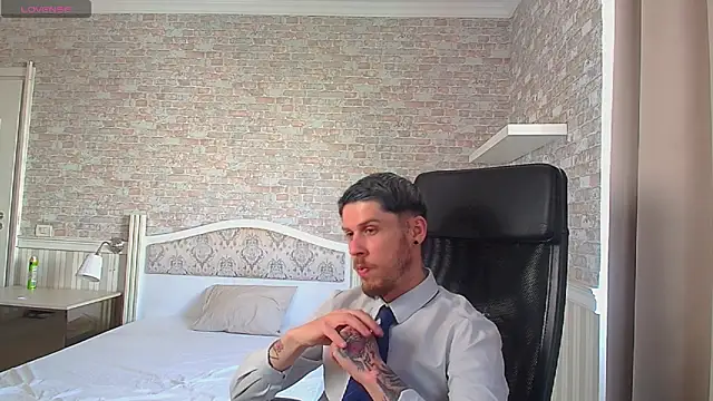 Онлайн чат XXX JonahShaw