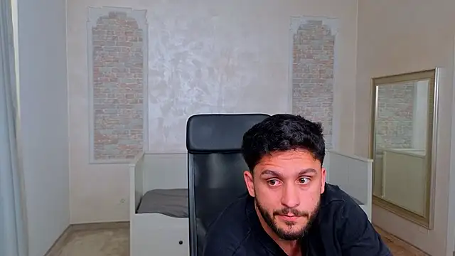 TroyWadee: διαδικτυακό σόου στην κάμερα