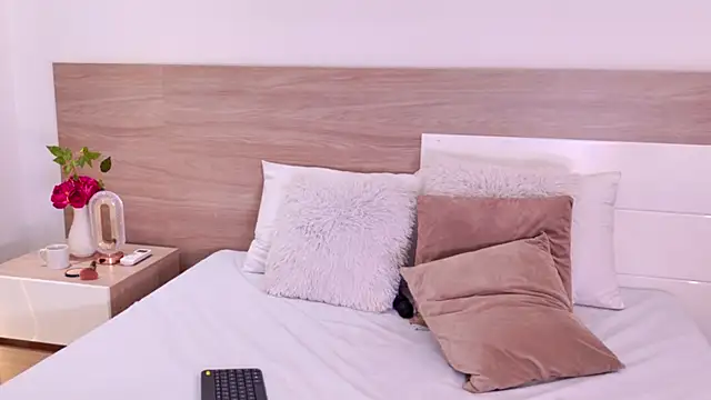 Melina_Lovers Adlı Modelin Canlı XXX Sohbeti