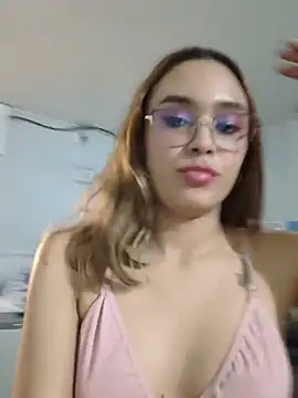 TaraaHot's Live XXX Chat