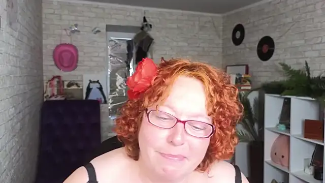 Fara_Flutte élő XXX-chatje