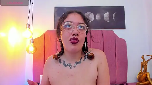 Niaa_Stark Chat XXX in diretta
