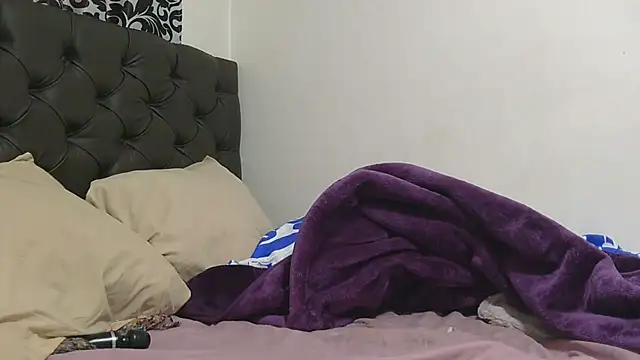 sluttylaura21のライブXXXチャット