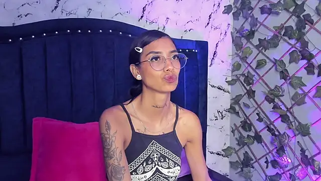 Živý XXX chat KarlaSlutSkinny__