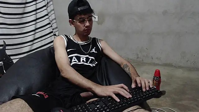 Show modela garu-hot18 na web-kameri