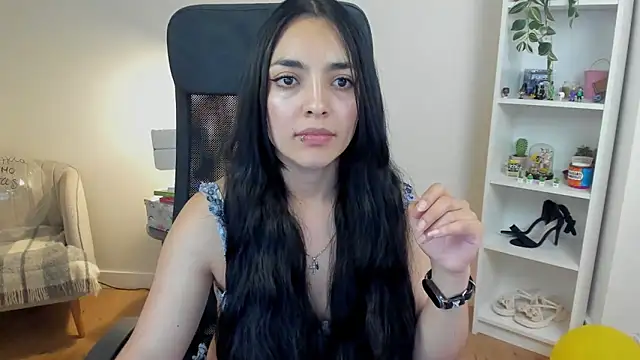 XXX chat uživo modela _BellaEvans_