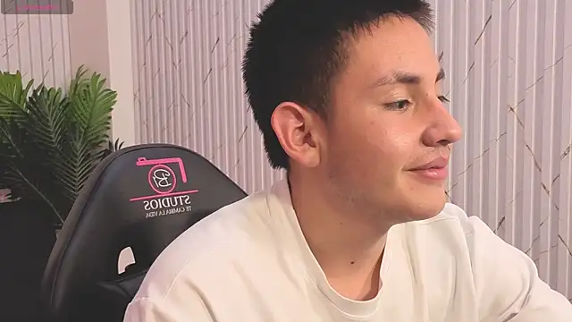 Andres_TayのライブXXXチャット