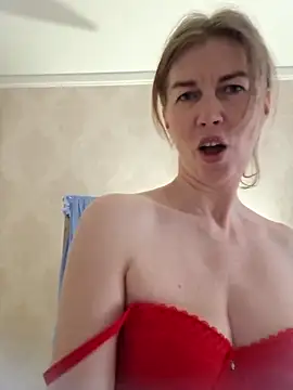 stellahere8 live XXX chat