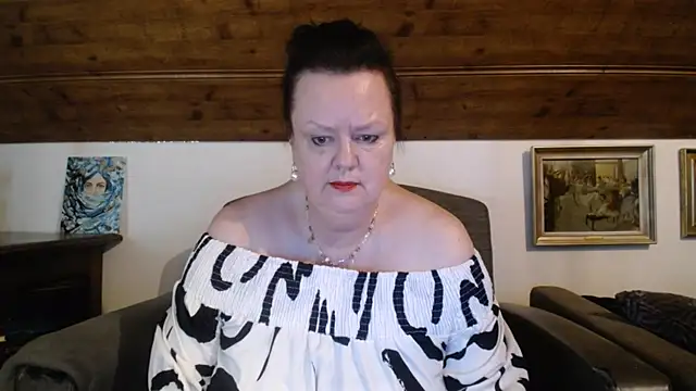 Chat +18 de TiffanyMature ao vivo