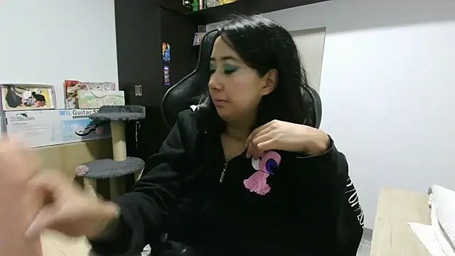 saramaSS live XXX chat
