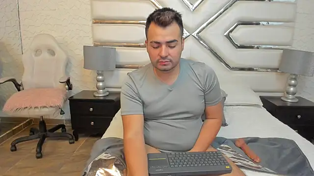 MaximooFerrer webcam show