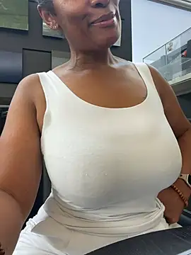 ThatNanNextDoor's Live XXX Chat