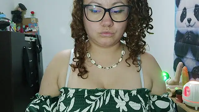 curly_greeneyed Live XXX-chat