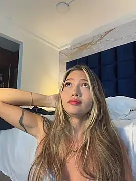 EmmaJhoons' Live XXX Chat