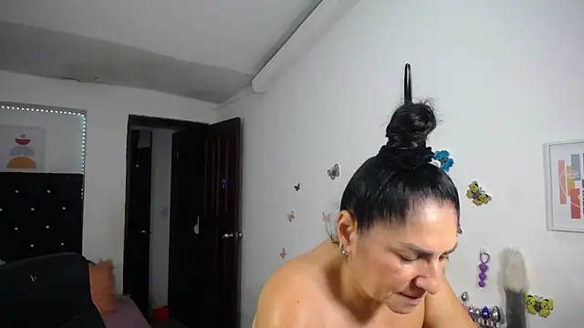 mature_bigboobs10's Live Chat Room