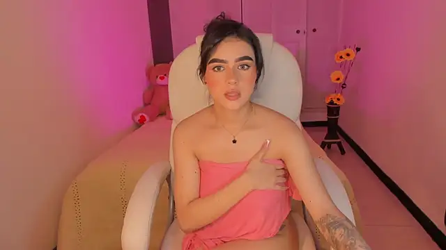 CELESTECOLLINS_00 Adlı Modelin Canlı XXX Sohbeti