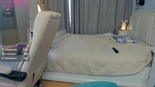 LavenderMitten live XXX chat