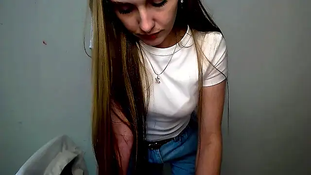 Doll_AngelinaのライブXXXチャット