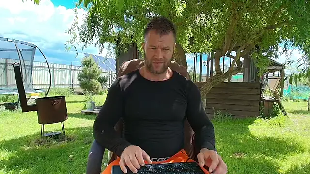 muscleangel18 Show in webcam