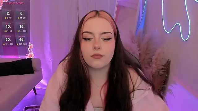 CoraMiel Adlı Modelin Canlı XXX Sohbeti