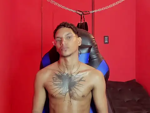 XXX chat uživo modela kai_storm77