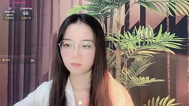 77-Vicky Live XXX-chat