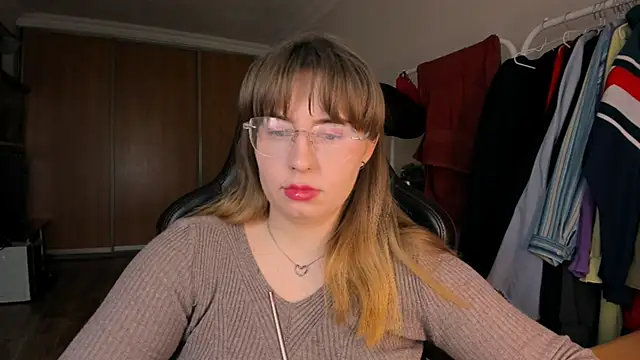 just_fucked777 Adlı Modelin Canlı XXX Sohbeti