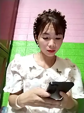AmyLinee01 Chat Room in diretta