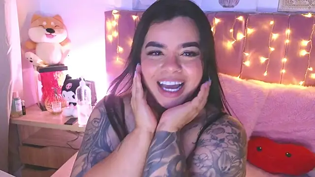 MiahJoness' Live XXX Chat