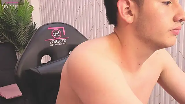 Andres_Tay Adlı Modelin Canlı XXX Sohbeti