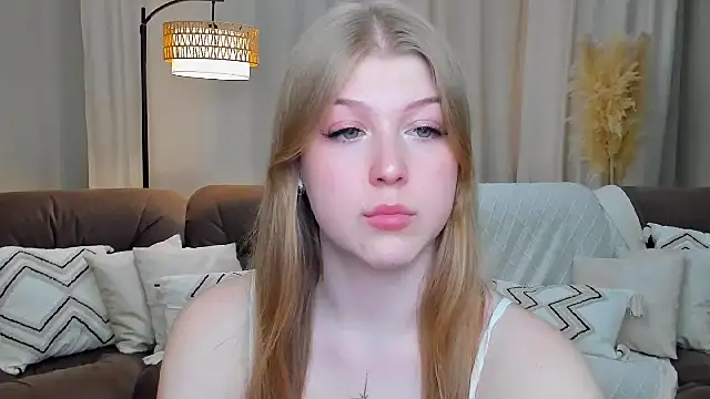 Stella_Light Adlı Modelin Canlı XXX Sohbeti