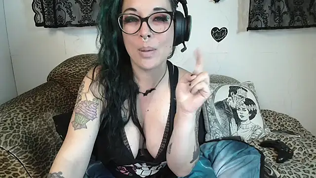 Missy-Dee Show in webcam