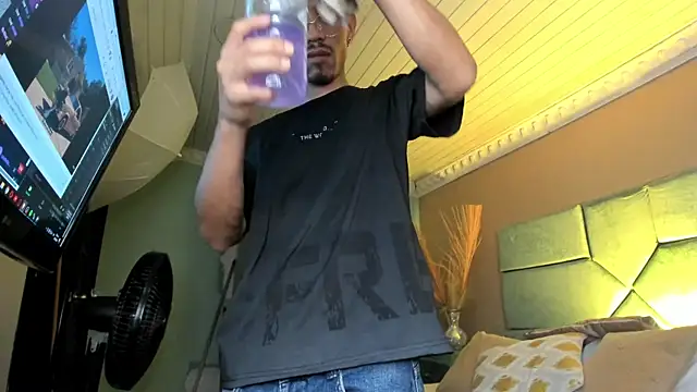 XXX chat uživo modela NoaahTylor