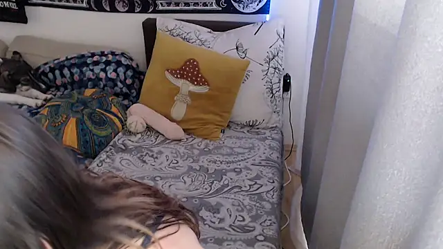 AlienforTwenty's Live XXX Chat