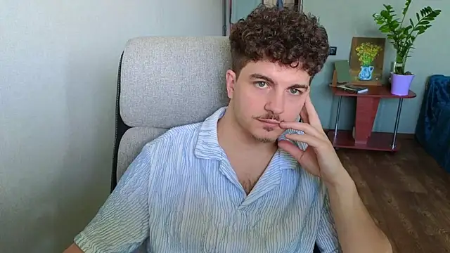 Show modela Remy_Miles na web-kameri