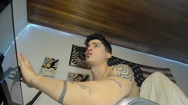 charlie_hotxxxのウェブカメラショー