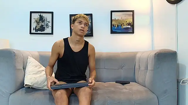 GOLD_BOYS Show in webcam