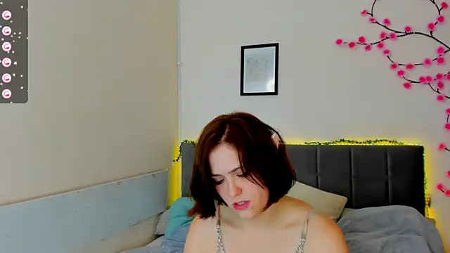 DellaRows Chat XXX live