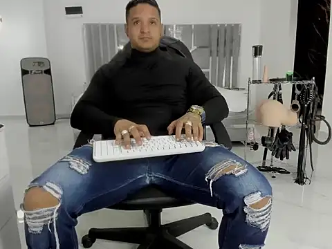 Chat +18 de master_leather ao vivo