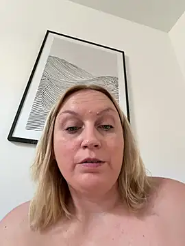 BBW_Nora Show in webcam