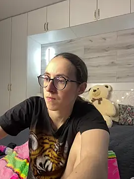 Chat +18 de MartiniiSelenna ao vivo