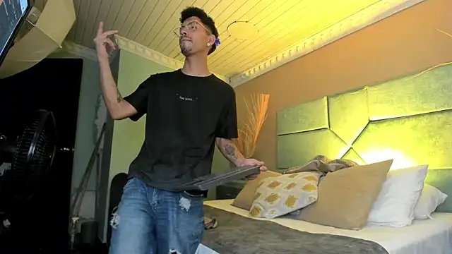 NoaahTylor 웹캠 쇼