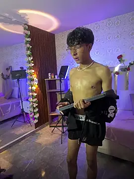 osamu_tay Adlı Modelin Canlı XXX Sohbeti