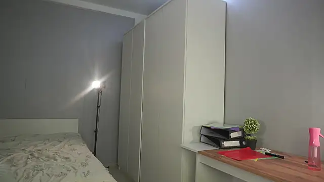 Leyla_crsh's Live Chat Room