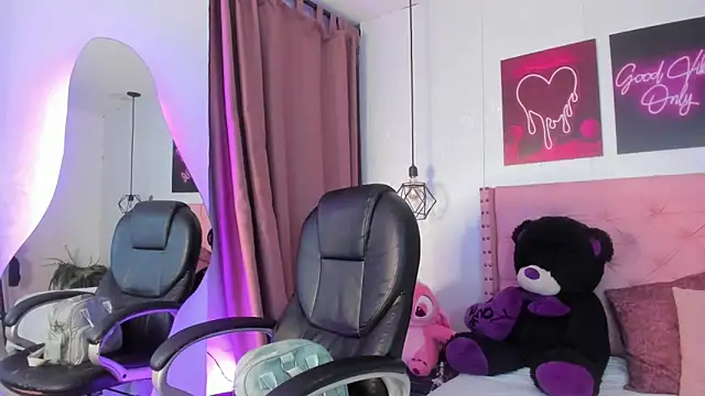Webkamerová show miafox__