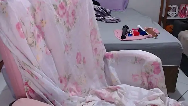 bustycarly's Live XXX Chat